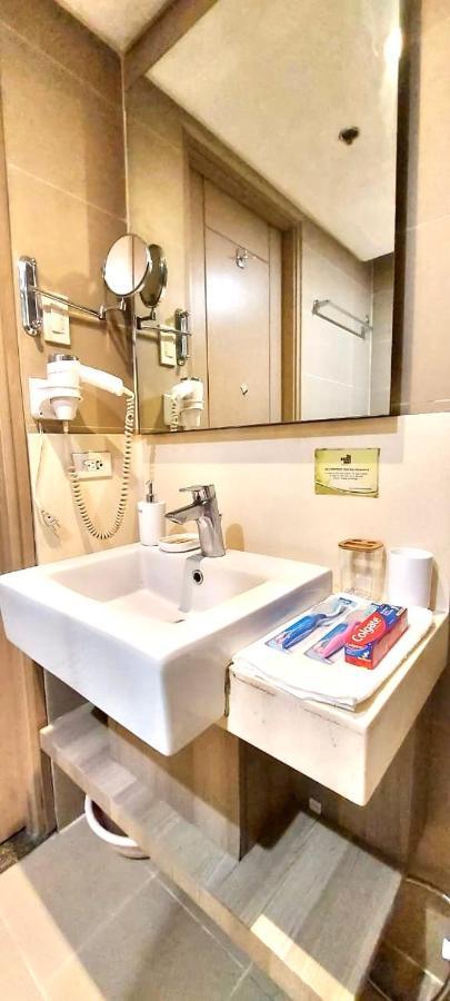 مانيلا Studio Unit Condo At Antel Serenity Suites Makati المظهر الخارجي الصورة